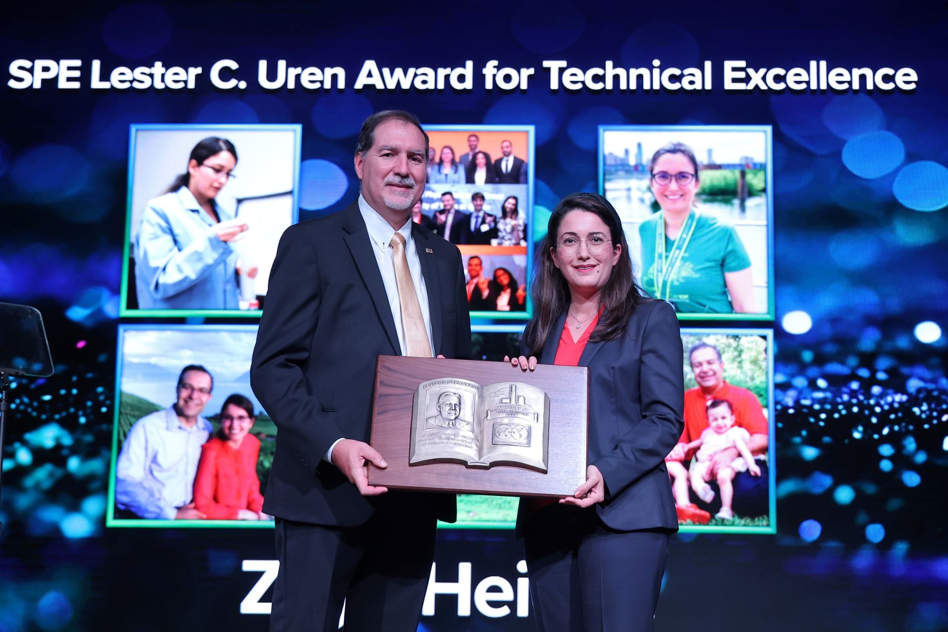 Professor Zoya Heidari receives the Uren Award at ATCE.